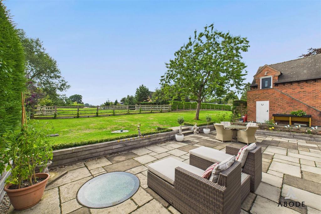 CAM03473 G0-PR0425-STILL046.jpg