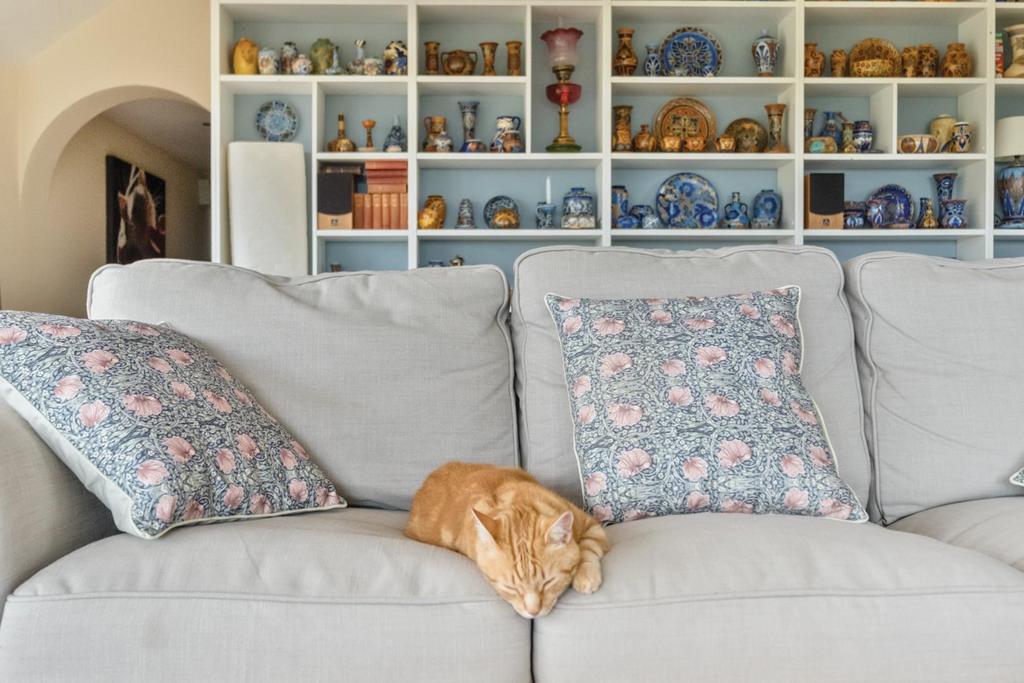 Sofa.jpg