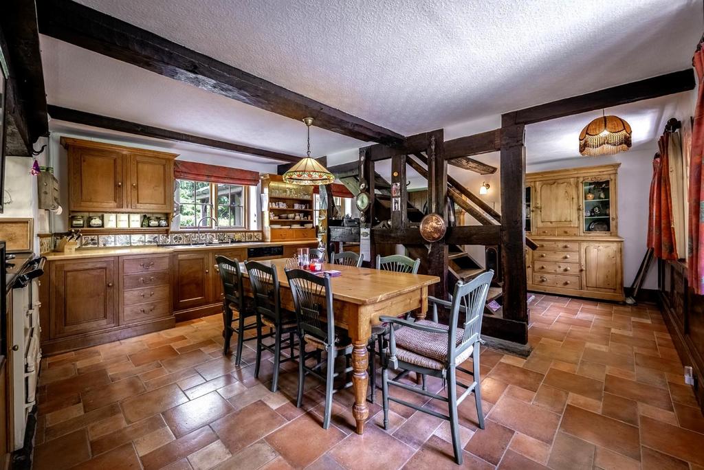 Kitchen 1.jpg