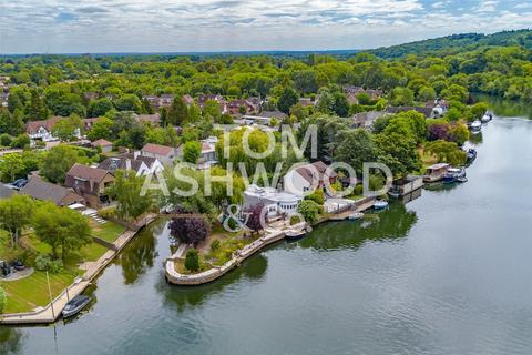 undefined, Riverside, Wraysbury, Middlesex, TW19