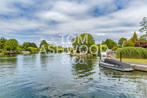 undefined, Riverside, Wraysbury, Middlesex, TW19