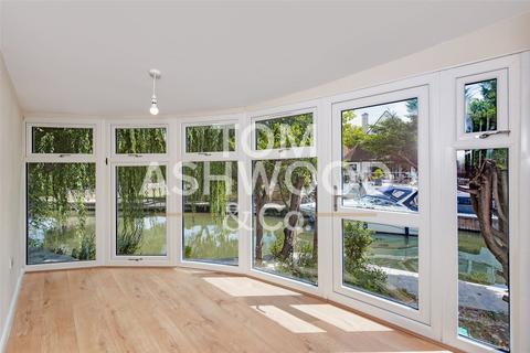 undefined, Riverside, Wraysbury, Middlesex, TW19