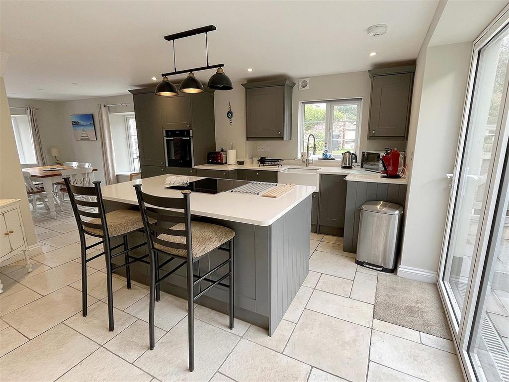 Kitchen 3.jpg