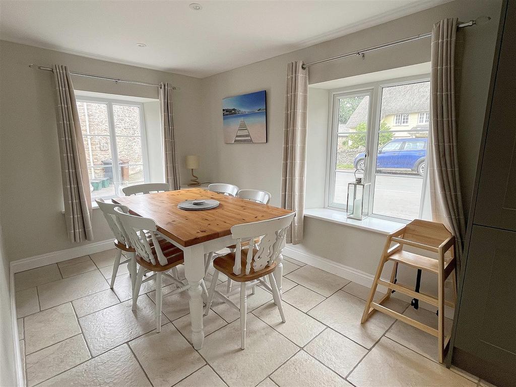 Dining Area.jpg