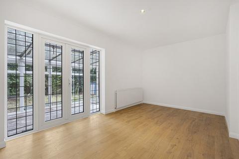1 Broomcroft Close, Woking, GU22 8NR