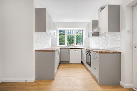 1 Broomcroft Close, Woking, GU22 8NR