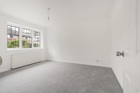 1 Broomcroft Close, Woking, GU22 8NR