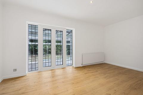 1 Broomcroft Close, Woking, GU22 8NR