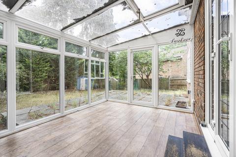 1 Broomcroft Close, Woking, GU22 8NR