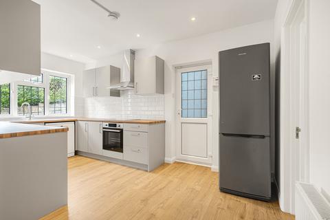 1 Broomcroft Close, Woking, GU22 8NR