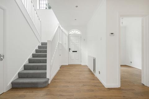 1 Broomcroft Close, Woking, GU22 8NR