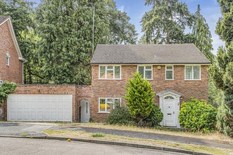 1 Broomcroft Close, Woking, GU22 8NR