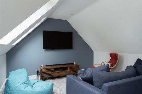 15 Howard Place, Reigate, RH2 9NP