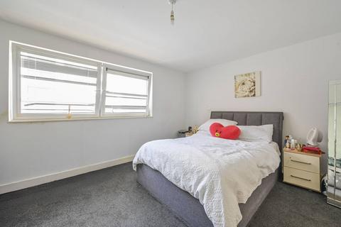 3 bedroom flat for sale, Fathom Court, E16, Docklands, London, E16