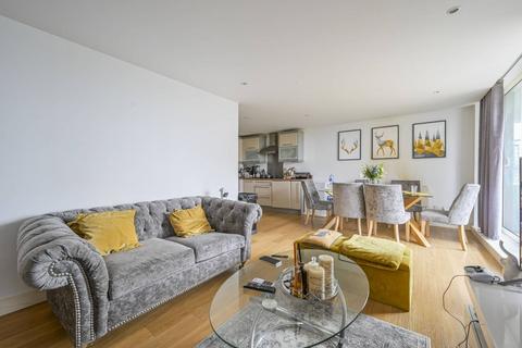 3 bedroom flat for sale, Fathom Court, E16, Docklands, London, E16