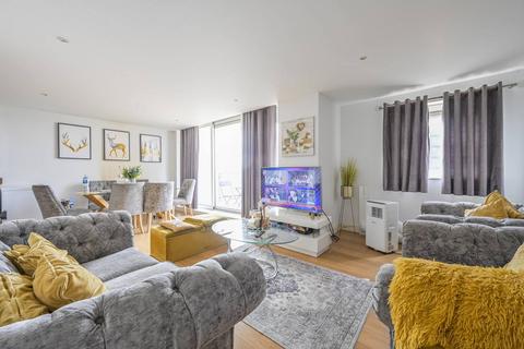 3 bedroom flat for sale, Fathom Court, E16, Docklands, London, E16