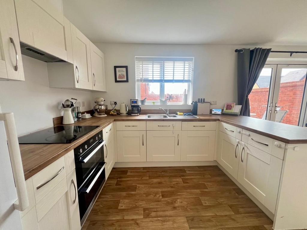 Kitchen 2.jpg