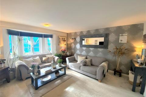 2 bedroom flat to rent, Peel Close, London, E4