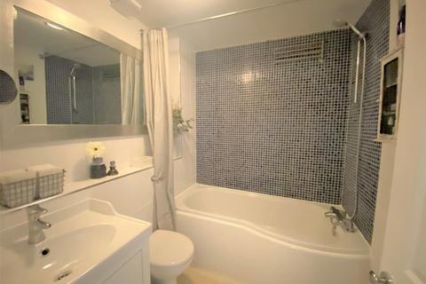 2 bedroom flat to rent, Peel Close, London, E4