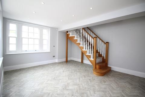 3 bedroom terraced house to rent, Sheradays Court, CM12