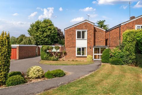 1 Farm Close, Warnham, Horsham, RH12 3QT