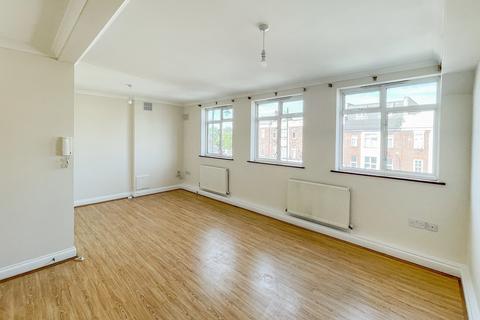 2 bedroom flat to rent, Whitton High Street