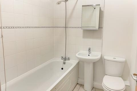 2 bedroom flat to rent, Whitton High Street