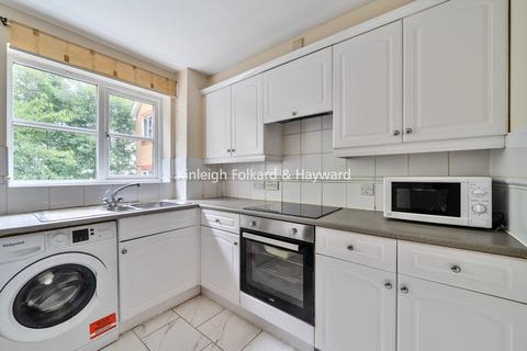 2 bedroom flat to rent, Pickard Close, London, N14