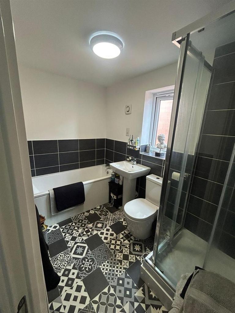 En-Suite Bathroom
