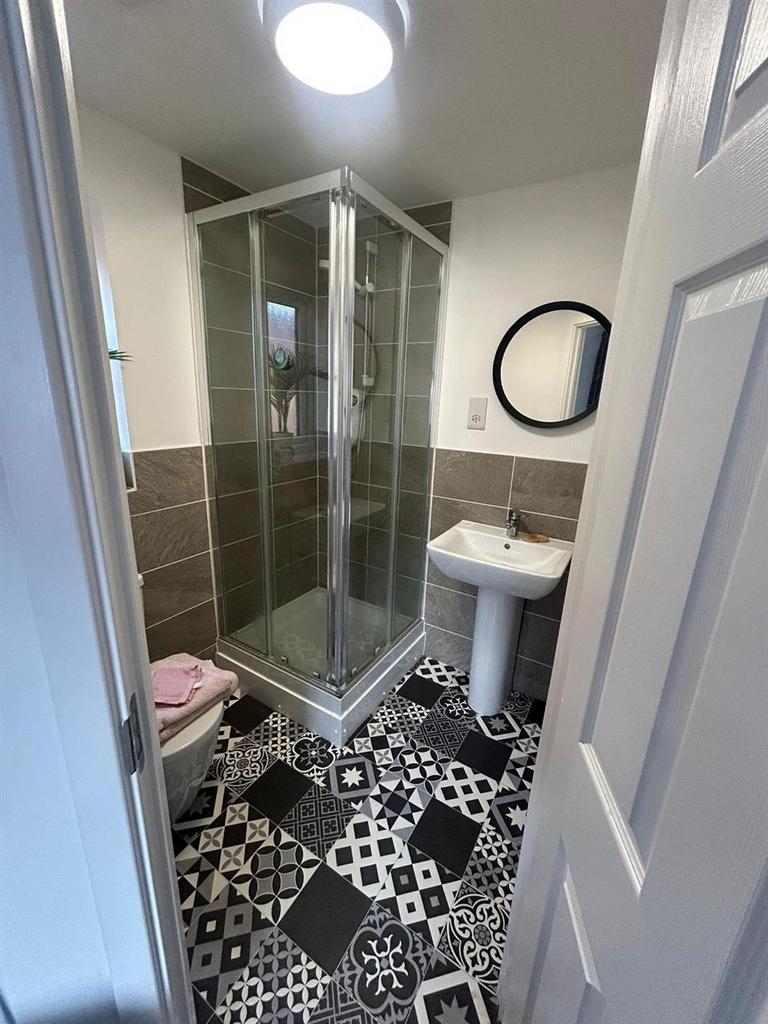 Bedroom 2 En-suite