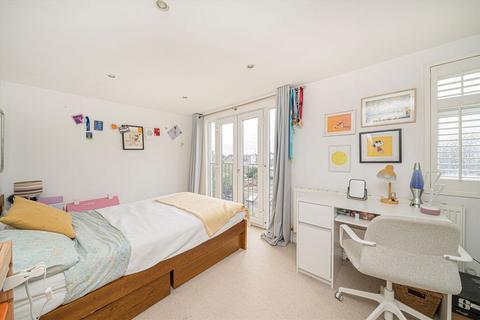 4 bedroom house for sale, Beech Way, Twickenham TW2
