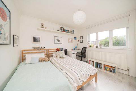 4 Beech Way, Twickenham, TW2 5JT