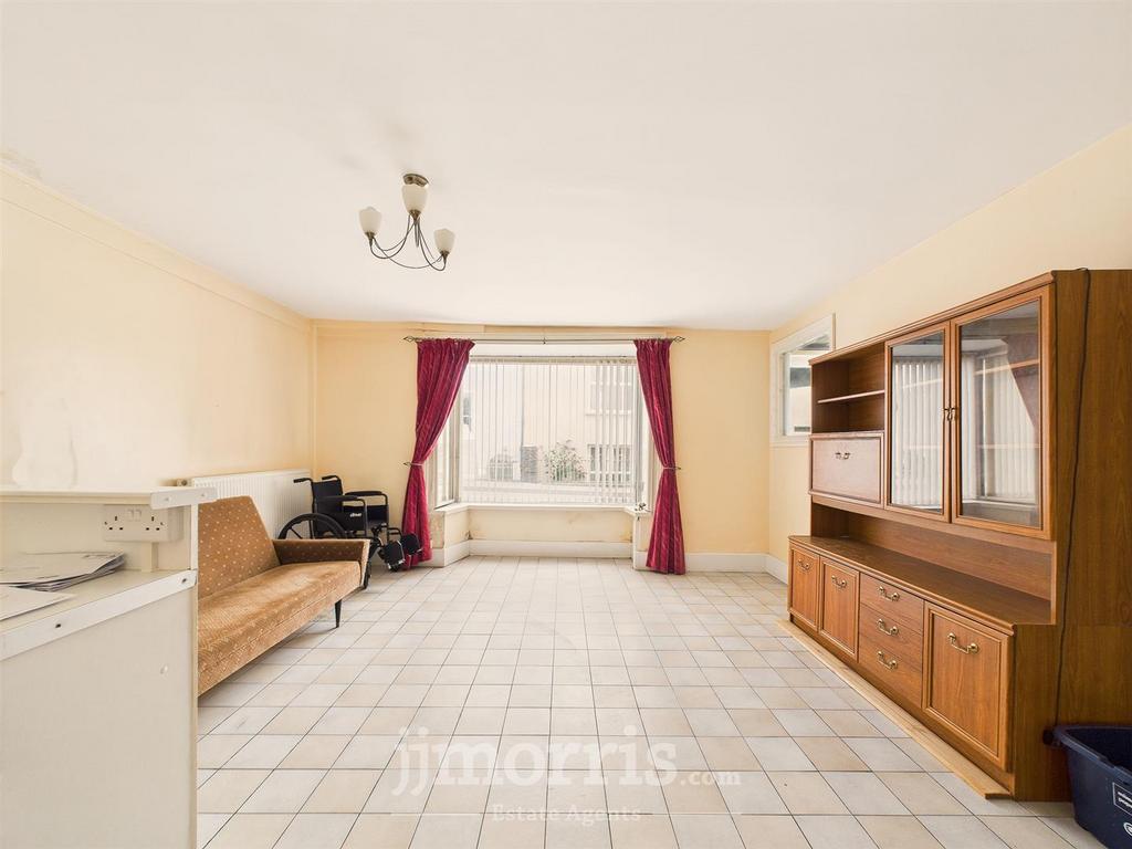 CAM02122 G0-PR0350-STILL009.jpg