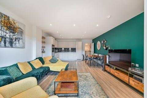 2 bedroom flat for sale, Selbourne Avenue, Hounslow, HOUNSLOW, TW3