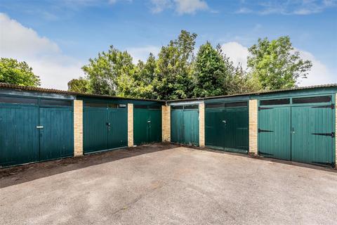 2 bedroom maisonette for sale, BALQUHAIN CLOSE, ASHTEAD, KT21