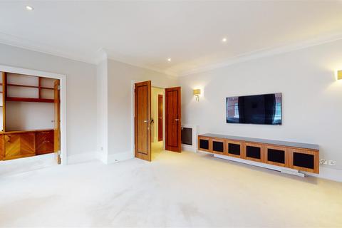 Adam & Eve Mews, Kensington, W8