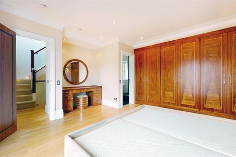undefined, Adam & Eve Mews, Kensington, W8