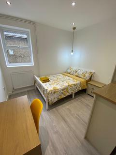 1 bedroom in a house share to rent, Walter Road, Swansea, SA1 5NG