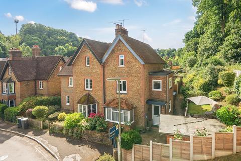 3 bedroom semi-detached house for sale, Latimer Road, Surrey GU7
