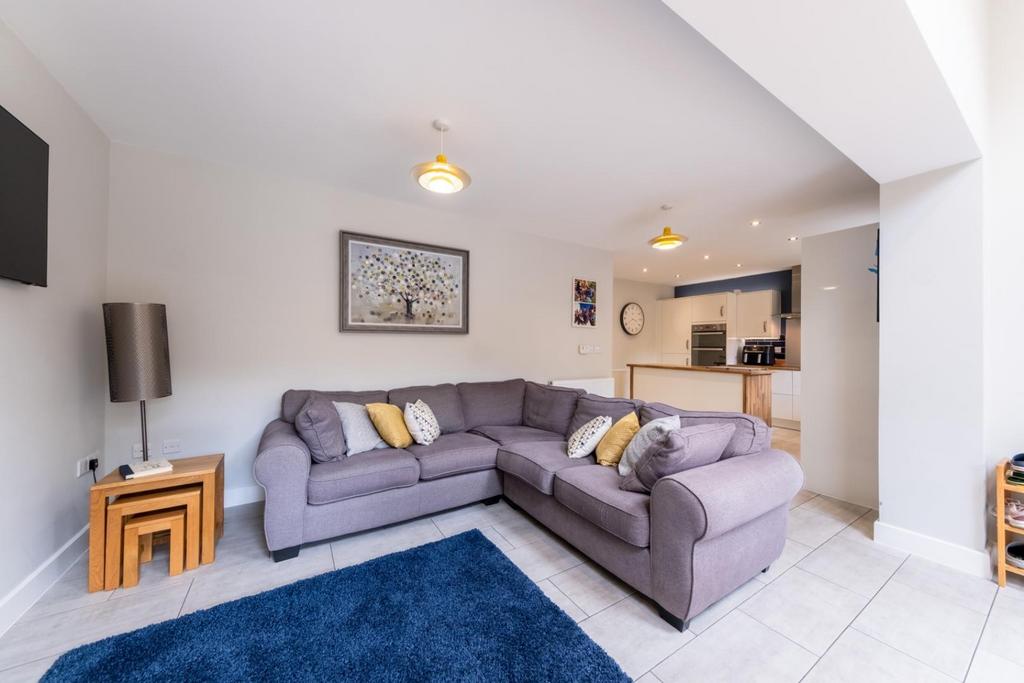 30 Thistle Close-011.jpg