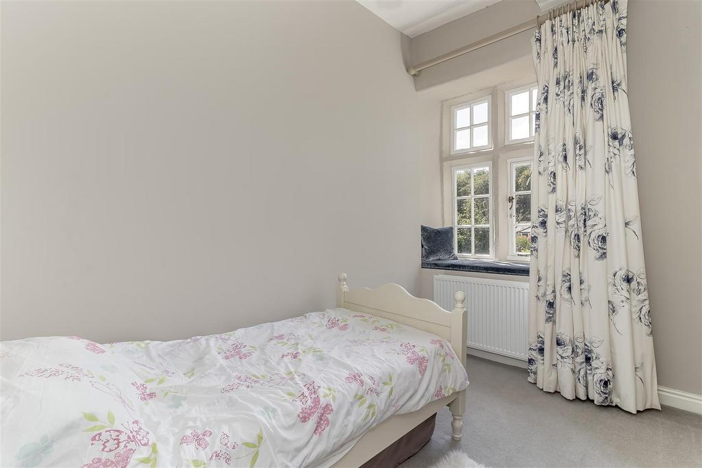 Bedroom 4.jpg