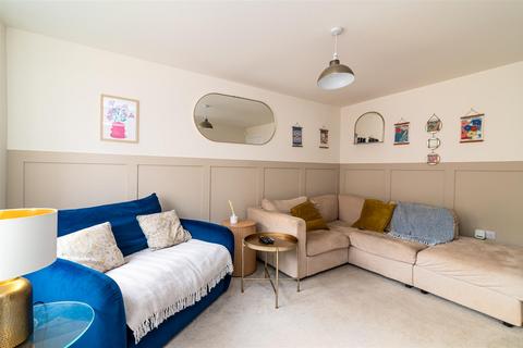 3 bedroom semi-detached house for sale, Withnall Close, Gedling, Nottingham