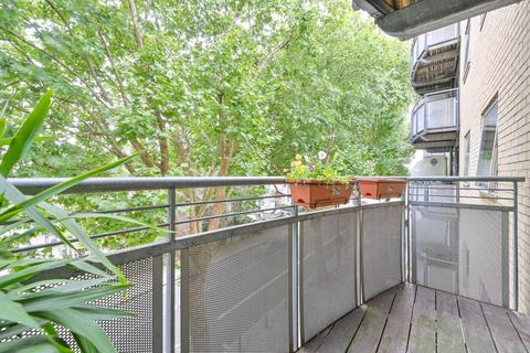 2 bedroom flat for sale, Chiswick High Road, Chiswick, London, W4