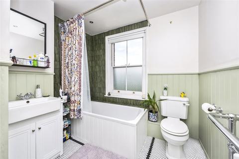 10 Ledbury Road, Reigate, RH2 9HN