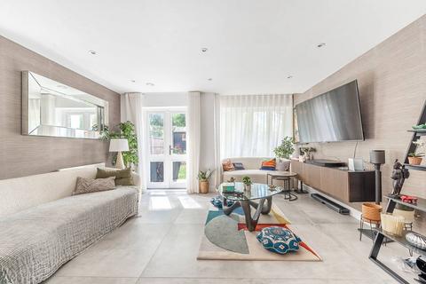 17 Mill Drive, Ruislip, HA4 7GL