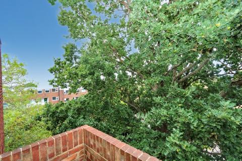 2 bedroom apartment to rent, Pennington Lodge, Surbiton KT5
