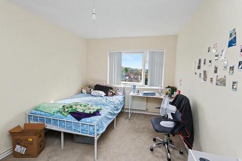 2 bedroom apartment to rent, Pennington Lodge, Surbiton KT5