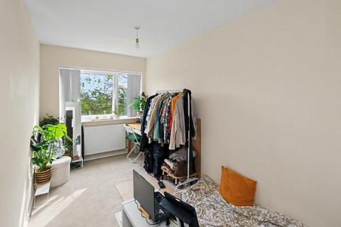 2 bedroom apartment to rent, Pennington Lodge, Surbiton KT5