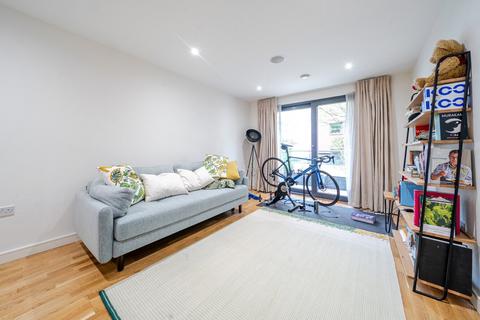 1 bedroom flat for sale, Chartfield Avenue, London, SW15