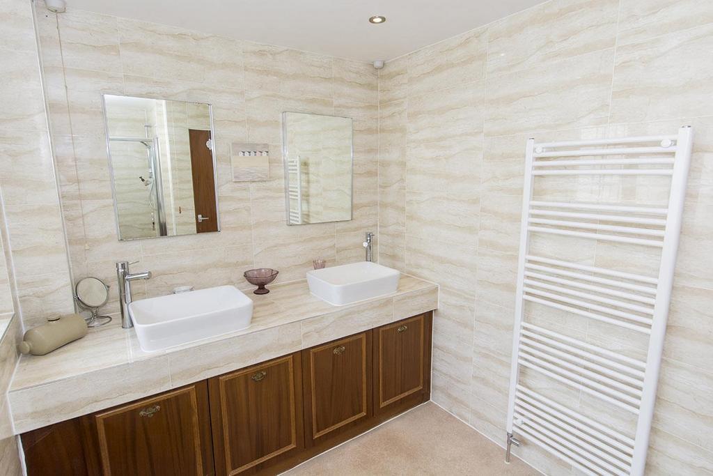 Master En-Suite
